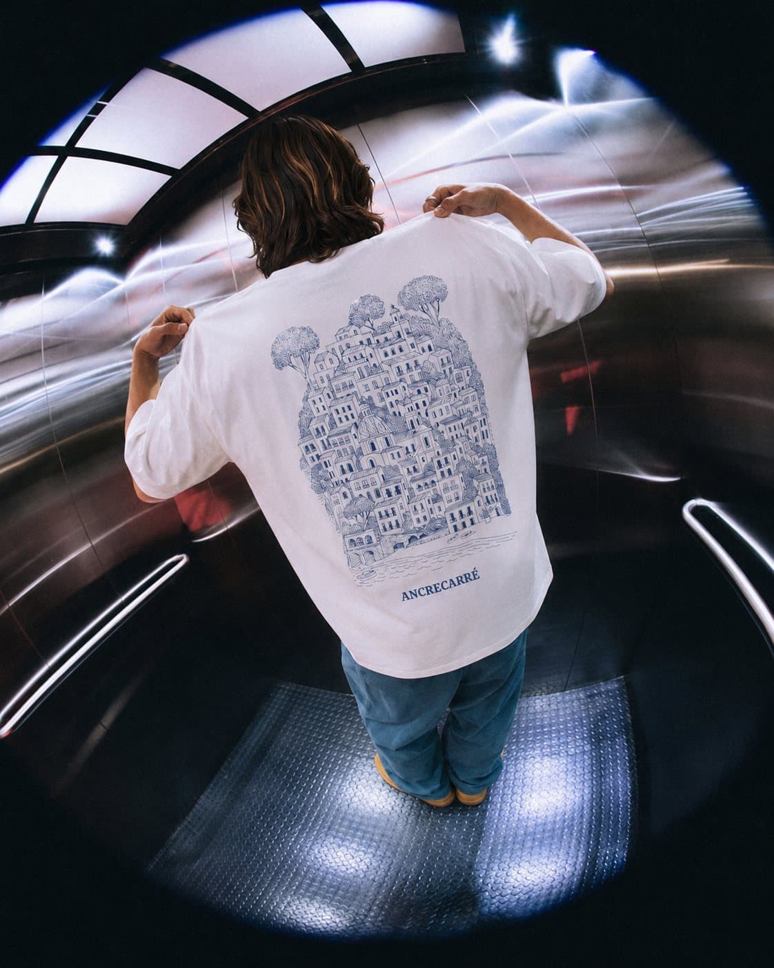 T-shirt blanc oversize imprimé d'une grande illustration au dos